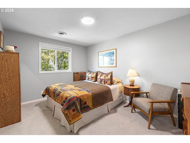 12207 Sw MILLVIEW Ct, Tigard, OR 97223