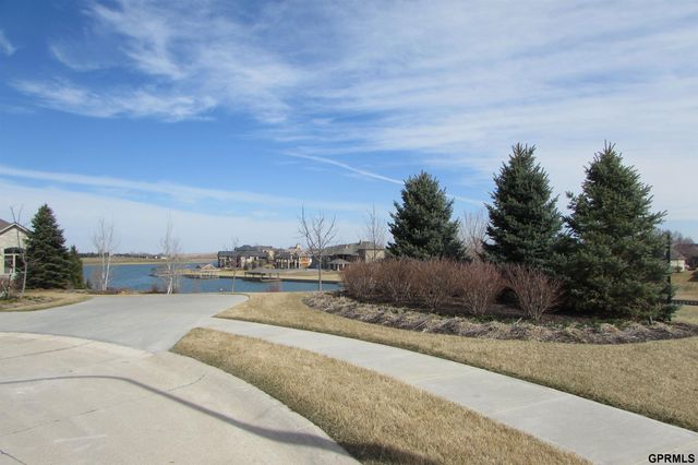 11821 N 175 Circles, Bennington, NE 68007