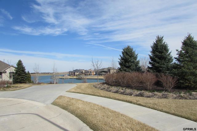 11821 N 175 Circles, Bennington, NE 68007