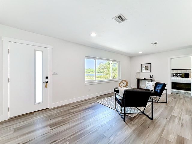 2335 MURILLA WAY S, St Petersburg, FL 33712