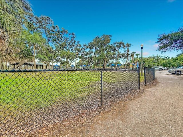 2335 MURILLA WAY S, St Petersburg, FL 33712
