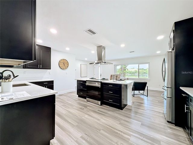 2335 MURILLA WAY S, St Petersburg, FL 33712