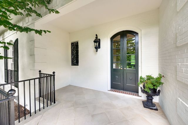 6111 Hickory Valley Rd, Nashville, TN 37205