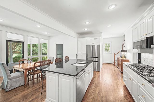 6111 Hickory Valley Rd, Nashville, TN 37205