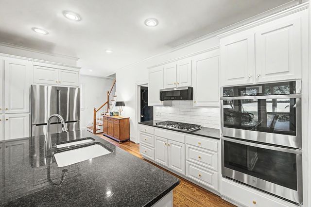6111 Hickory Valley Rd, Nashville, TN 37205