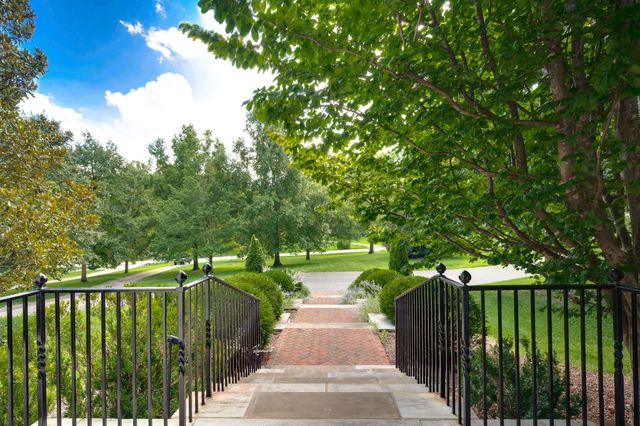6111 Hickory Valley Rd, Nashville, TN 37205