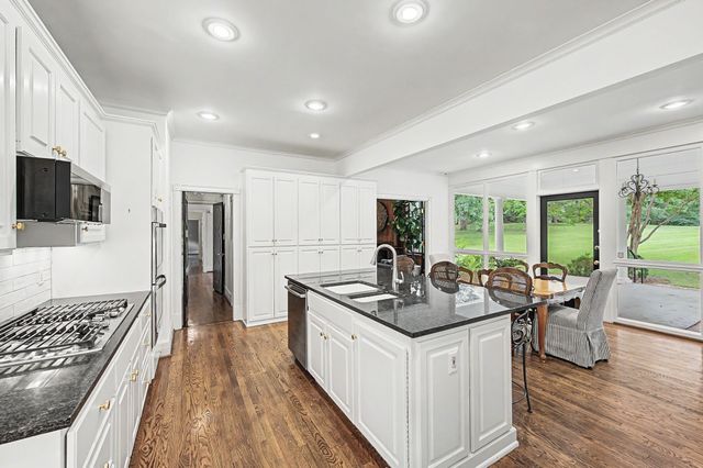 6111 Hickory Valley Rd, Nashville, TN 37205