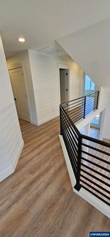 Model B Ballyntyne Rd, Salem, OR 97302