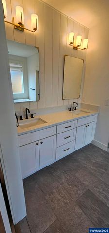 Model B Ballyntyne Rd, Salem, OR 97302