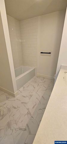 Model B Ballyntyne Rd, Salem, OR 97302