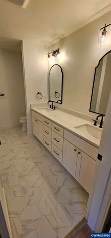 Model B Ballyntyne Rd, Salem, OR 97302