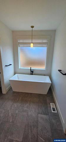 Model B Ballyntyne Rd, Salem, OR 97302