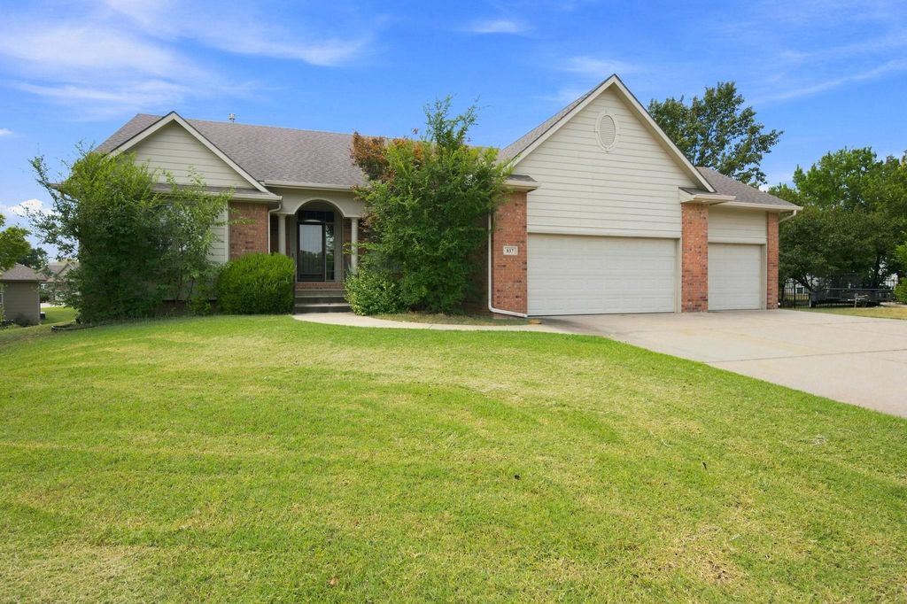 837 N Bracken Cir, Wichita, KS 67206