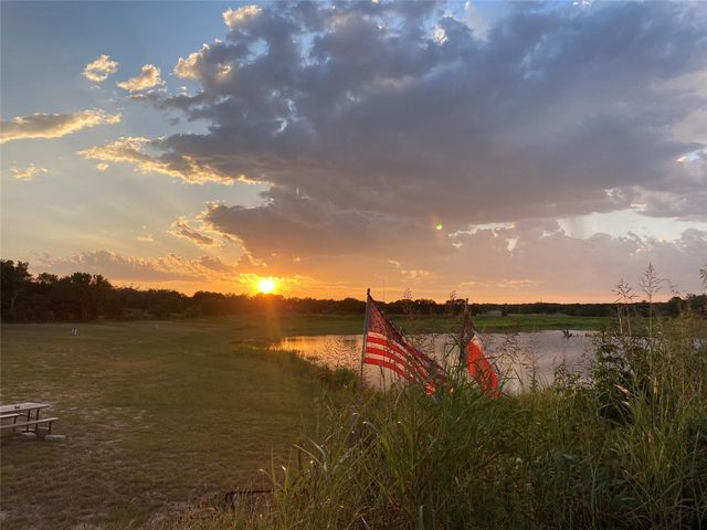 90 Lakeshore RD, Bertram, TX 78605