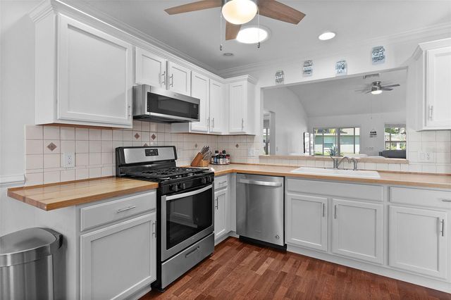 17107 SE 93RD EXETER COURT, The Villages, FL 32162