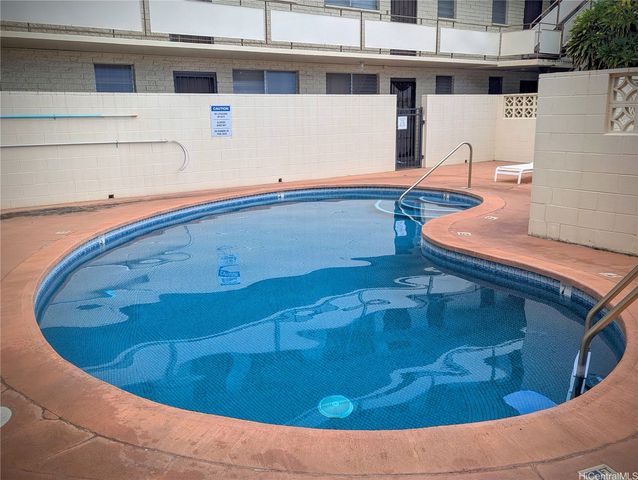 1120 Hassinger Street 304, Honolulu, HI 96822