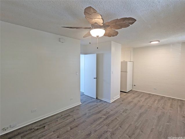 1120 Hassinger Street 304, Honolulu, HI 96822