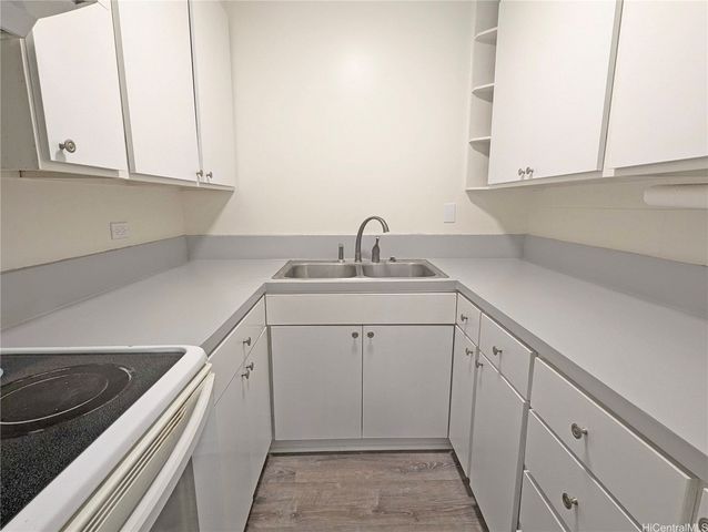 1120 Hassinger Street 304, Honolulu, HI 96822