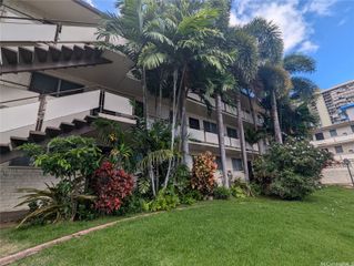 1120 Hassinger Street 304, Honolulu, HI 96822