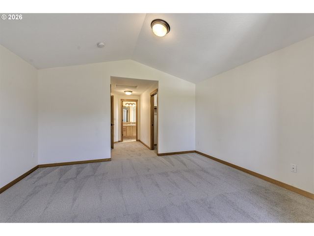 8806 N FISKE Ave, Portland, OR 97203