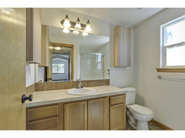 8806 N FISKE Ave, Portland, OR 97203