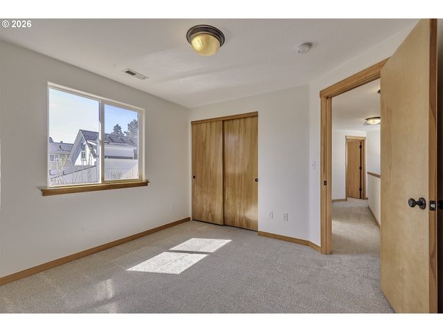 8806 N FISKE Ave, Portland, OR 97203