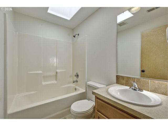 8806 N FISKE Ave, Portland, OR 97203