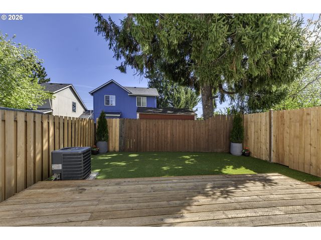 8806 N FISKE Ave, Portland, OR 97203