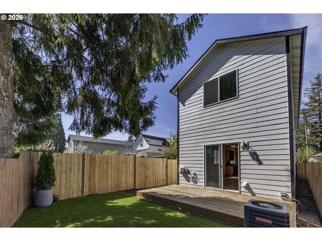 8806 N FISKE Ave, Portland, OR 97203