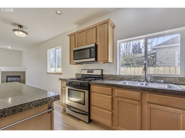 8806 N FISKE Ave, Portland, OR 97203