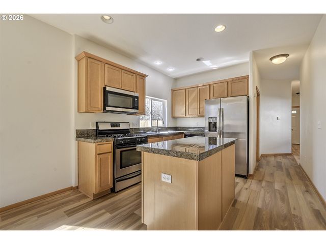 8806 N FISKE Ave, Portland, OR 97203