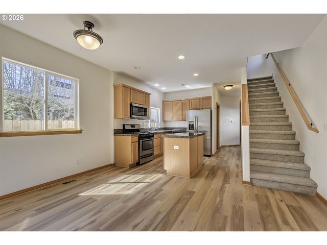 8806 N FISKE Ave, Portland, OR 97203