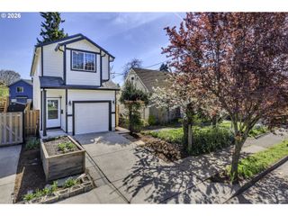 8806 N FISKE Ave, Portland, OR 97203