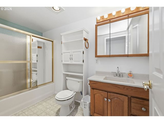 186 40TH St, Springfield, OR 97478