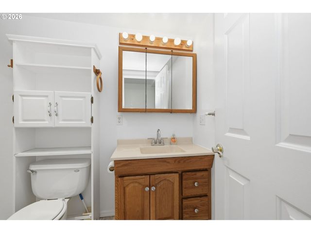 186 40TH St, Springfield, OR 97478