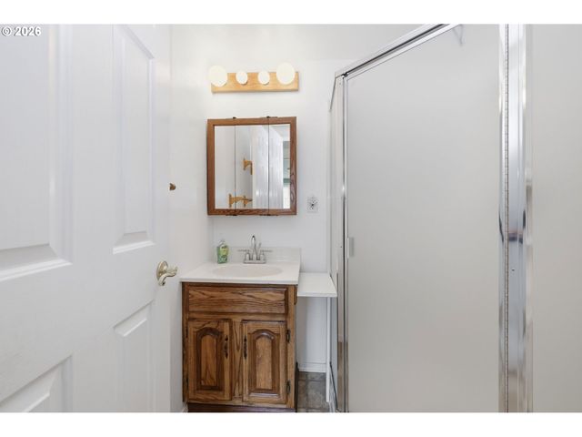 186 40TH St, Springfield, OR 97478