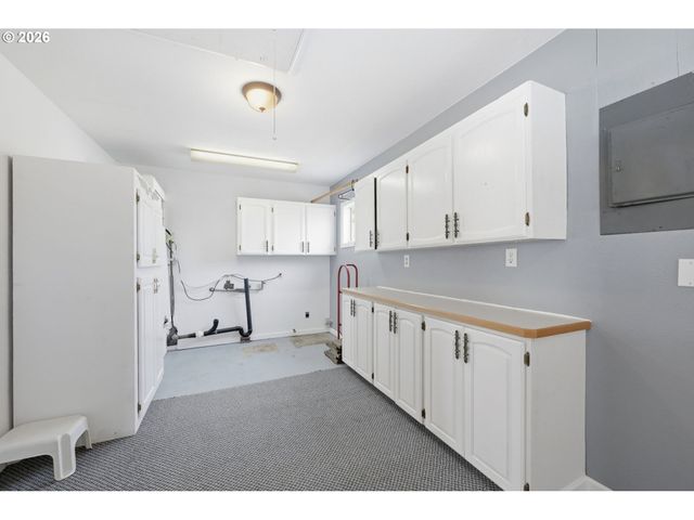 186 40TH St, Springfield, OR 97478