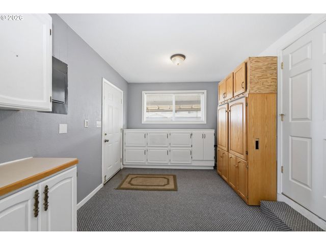 186 40TH St, Springfield, OR 97478