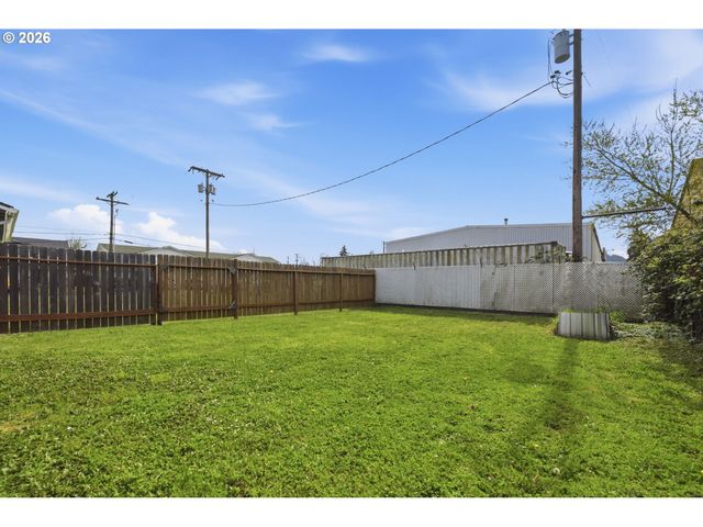 186 40TH St, Springfield, OR 97478