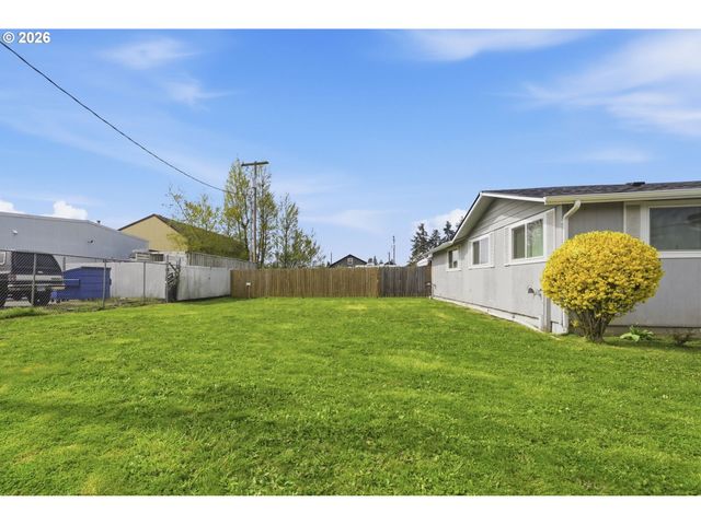 186 40TH St, Springfield, OR 97478