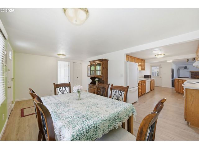 186 40TH St, Springfield, OR 97478