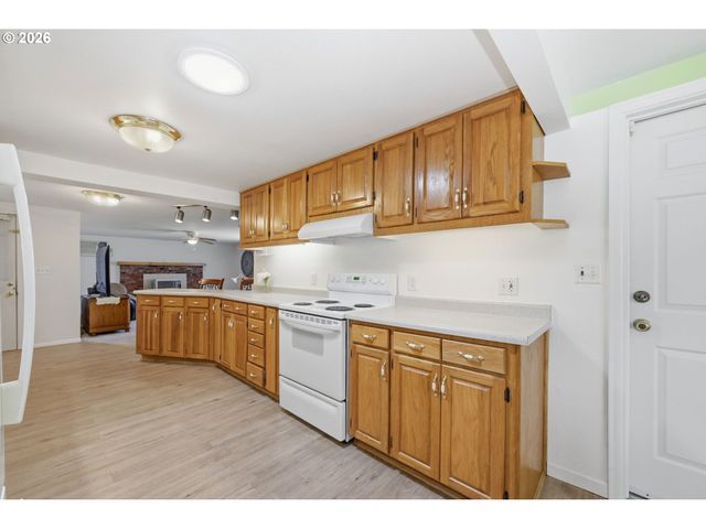 186 40TH St, Springfield, OR 97478