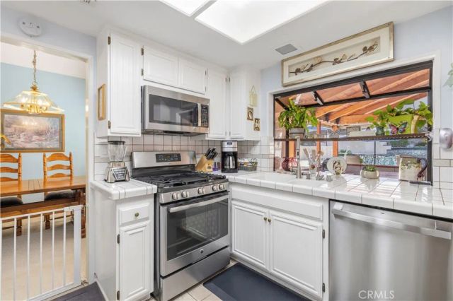 29065 Marilyn Dr, Canyon Country, CA 91387
