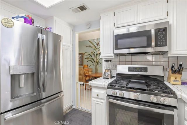 29065 Marilyn Dr, Canyon Country, CA 91387