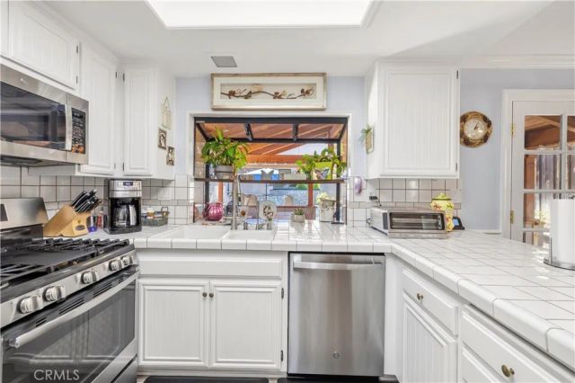 29065 Marilyn Dr, Canyon Country, CA 91387