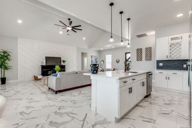 16934 Rancho Escondido, Atascosa, TX 78002