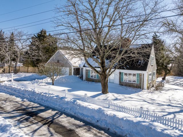 7 Pinefield Lane, South Dennis, MA 02660