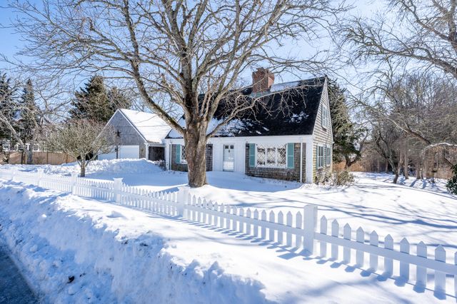 7 Pinefield Lane, South Dennis, MA 02660