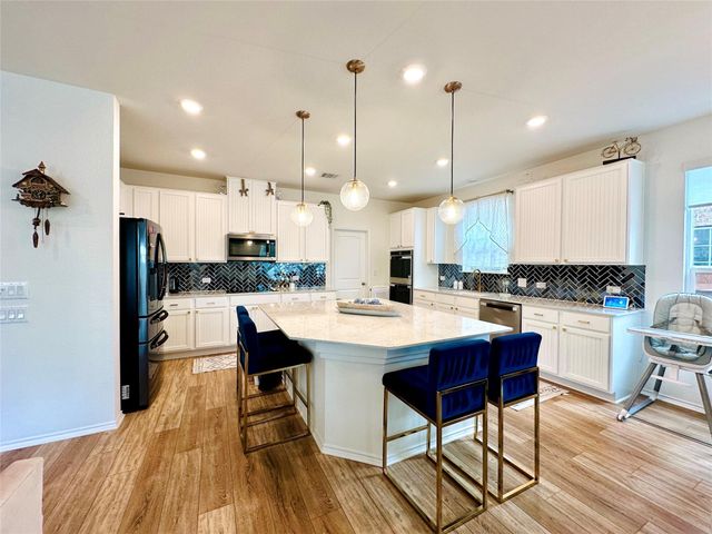 524 Ayinger LN, Austin, TX 78728