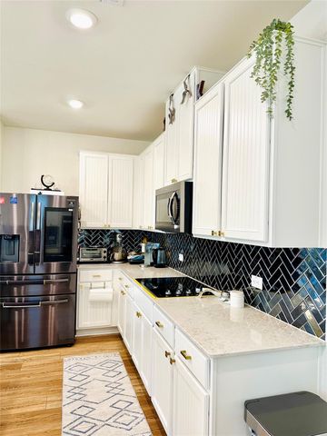 524 Ayinger LN, Austin, TX 78728